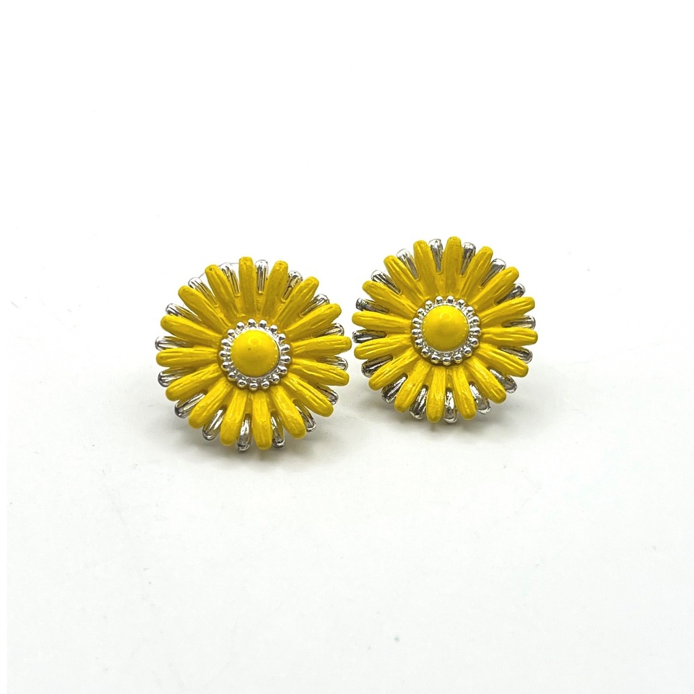 Yellow Enamel Daisy Flower Stud Earrings Silver Tone Botanical Floral Jewelry
